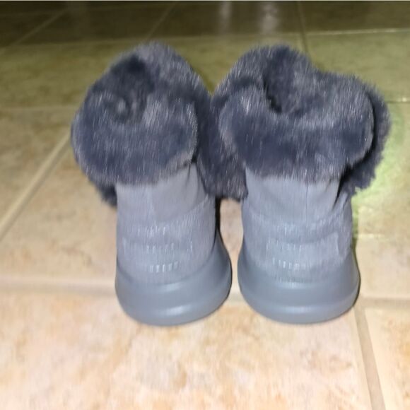 Skechers Gray Faux Furlined Boots Womens Size 7 - Picture 4 of 8